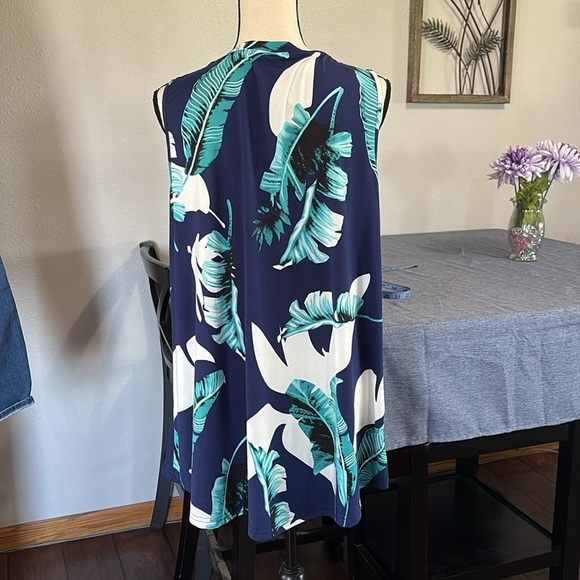 Wneedu Women’s XL Floral Lightweight Tank Top - Picture 2 of 6